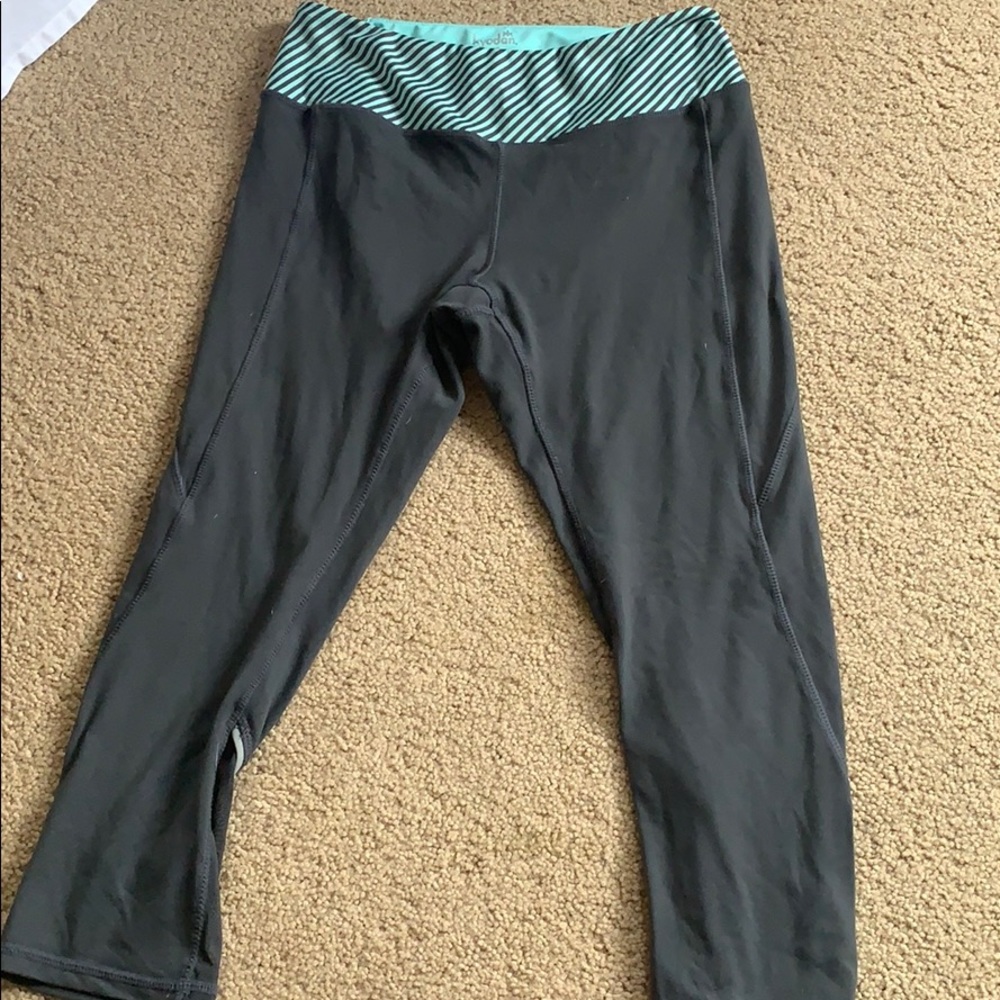 Slightly worn Kyodan cropped leggings!